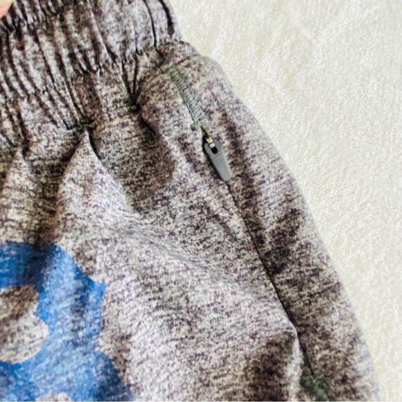 LULULEMON HOTTY HOT SHORT II 2.5” - Picture 3 of 11